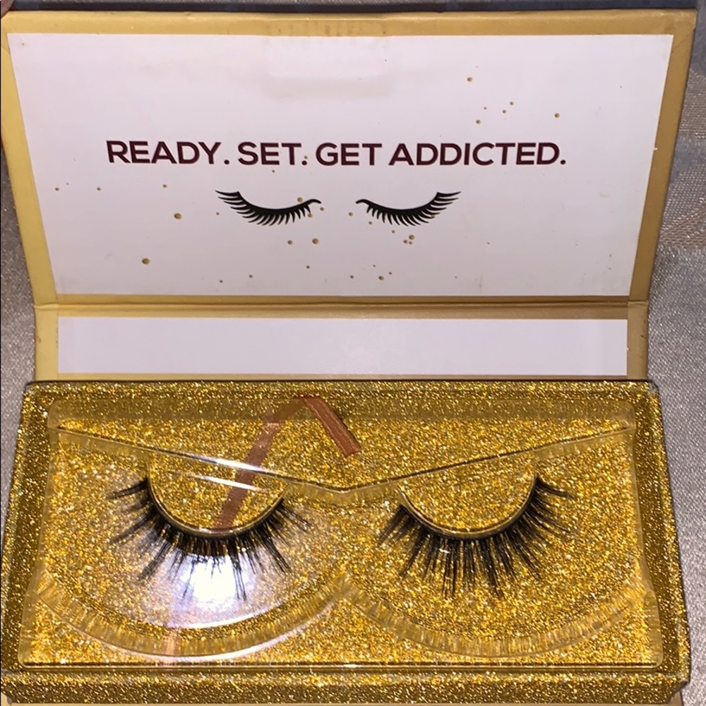 Lashes - Picture 2 of 3
